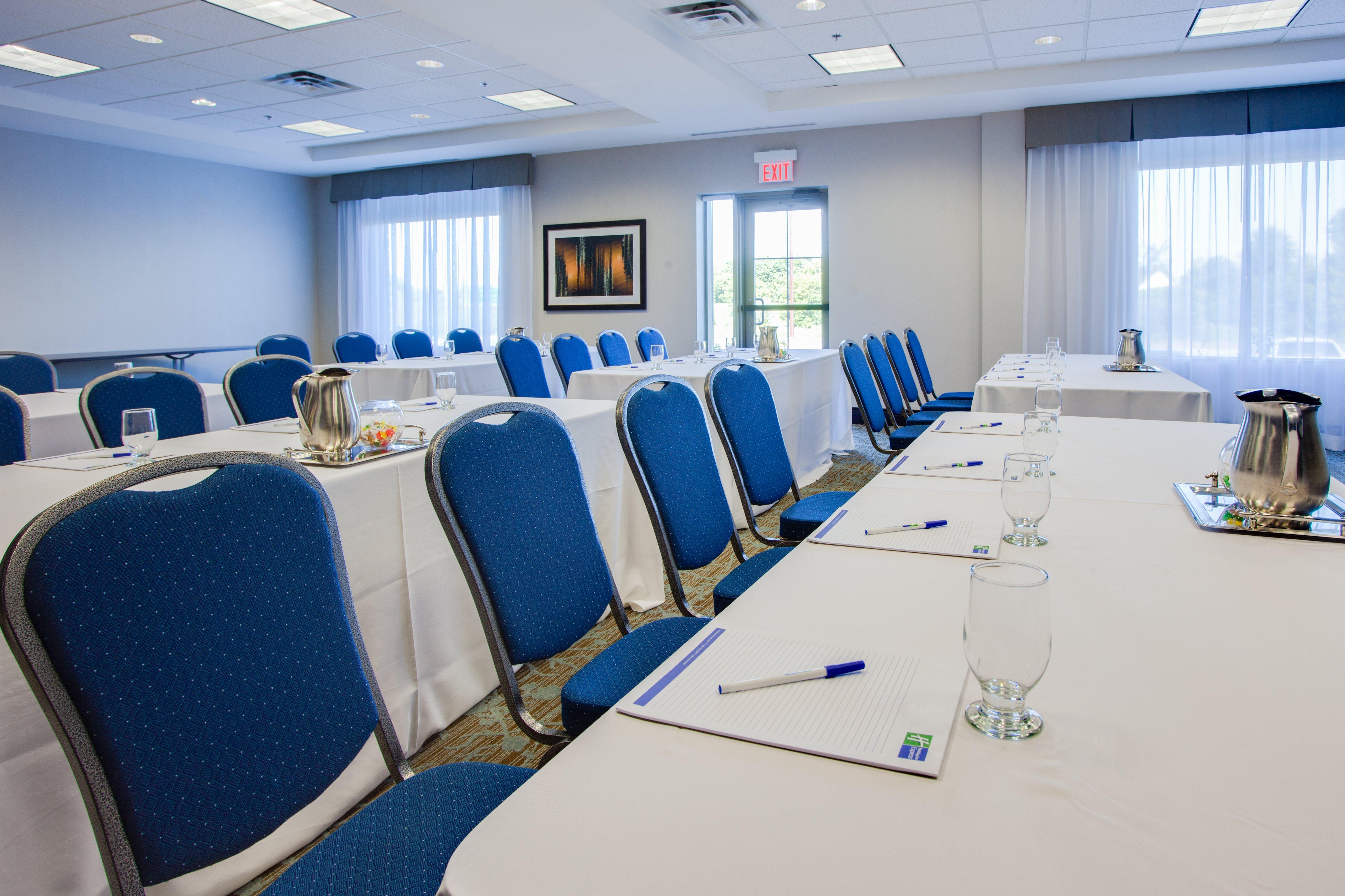 Holiday Inn Express & Suites Ottawa East-Orleans By Ihg Buitenkant foto