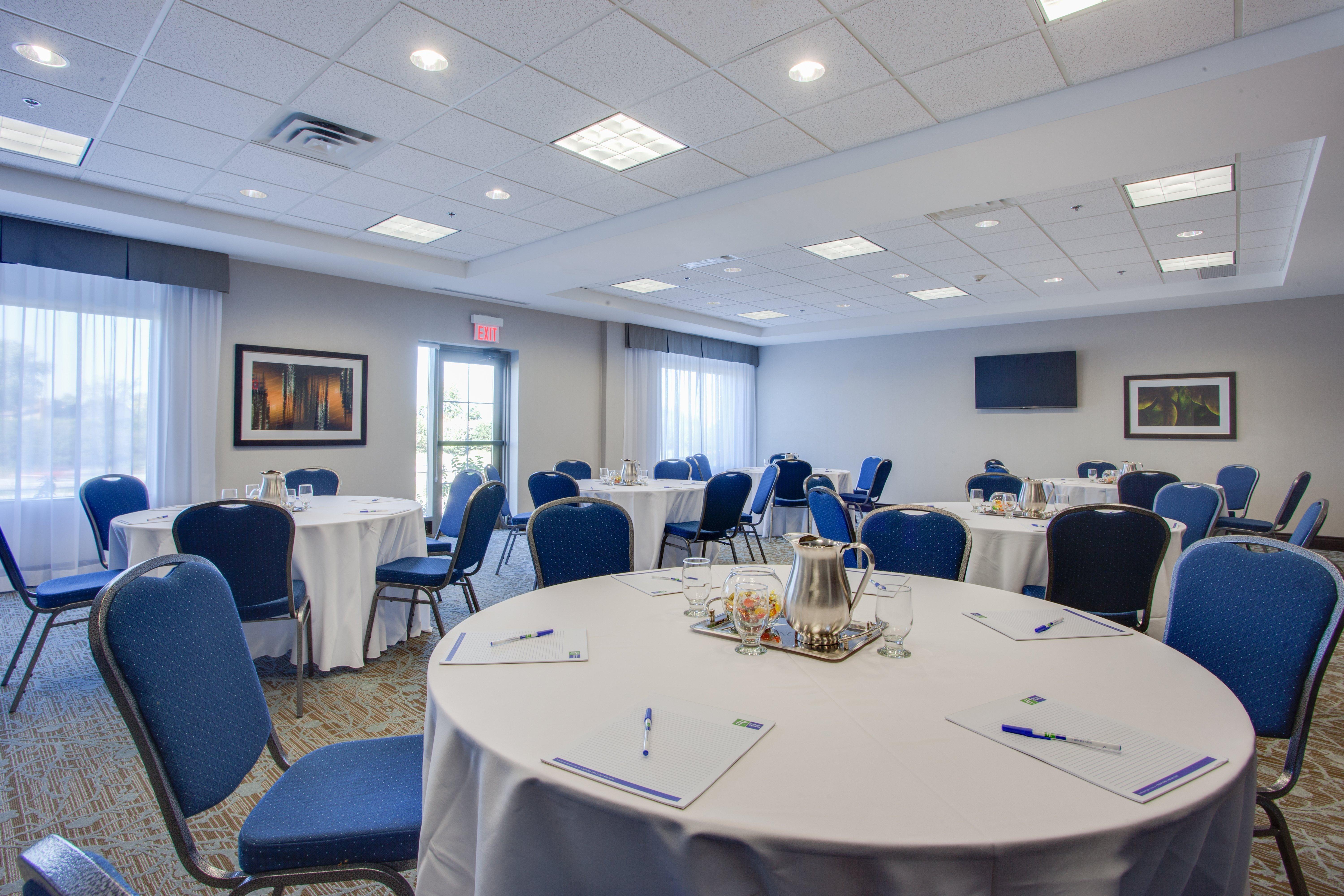Holiday Inn Express & Suites Ottawa East-Orleans By Ihg Buitenkant foto