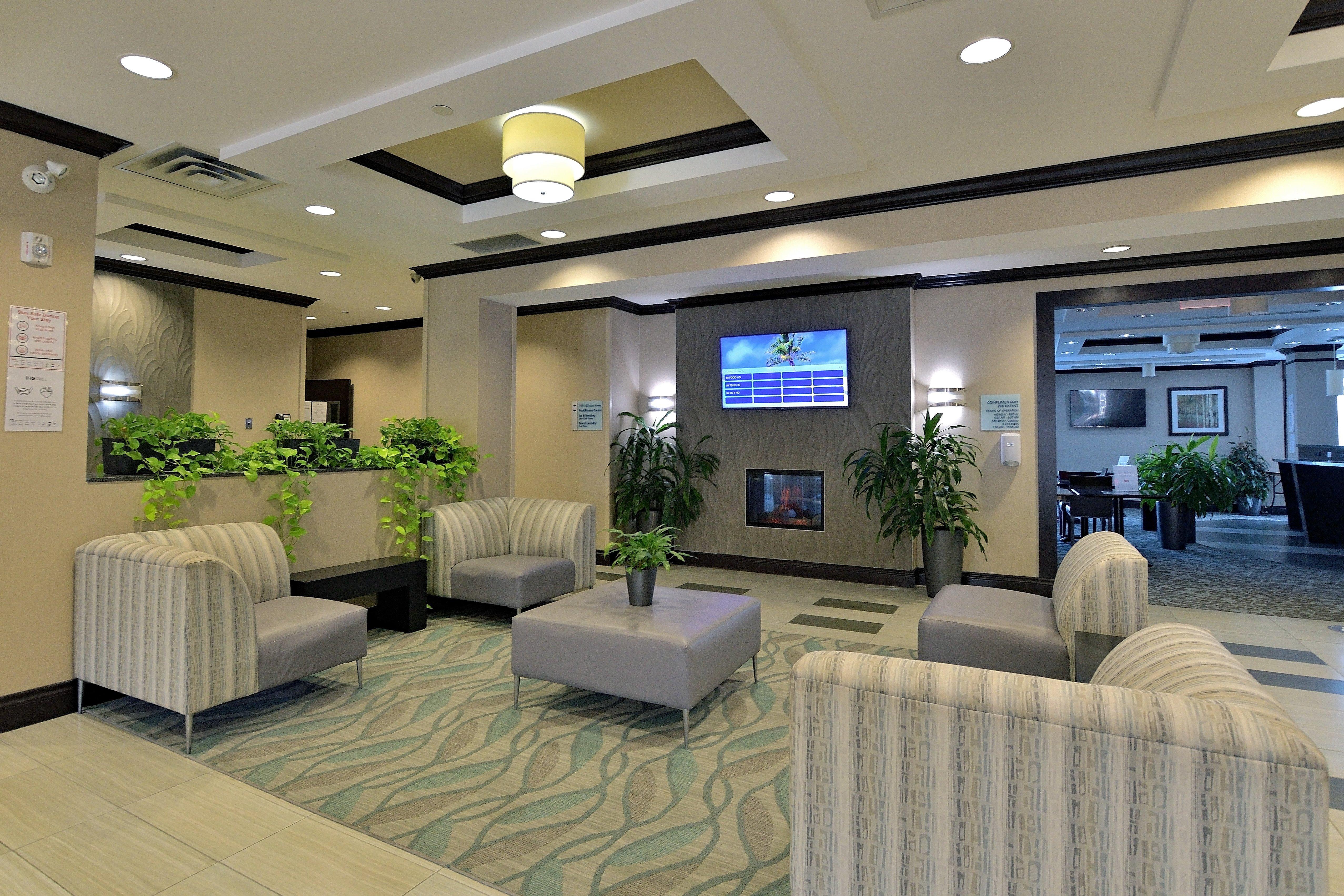 Holiday Inn Express & Suites Ottawa East-Orleans By Ihg Buitenkant foto