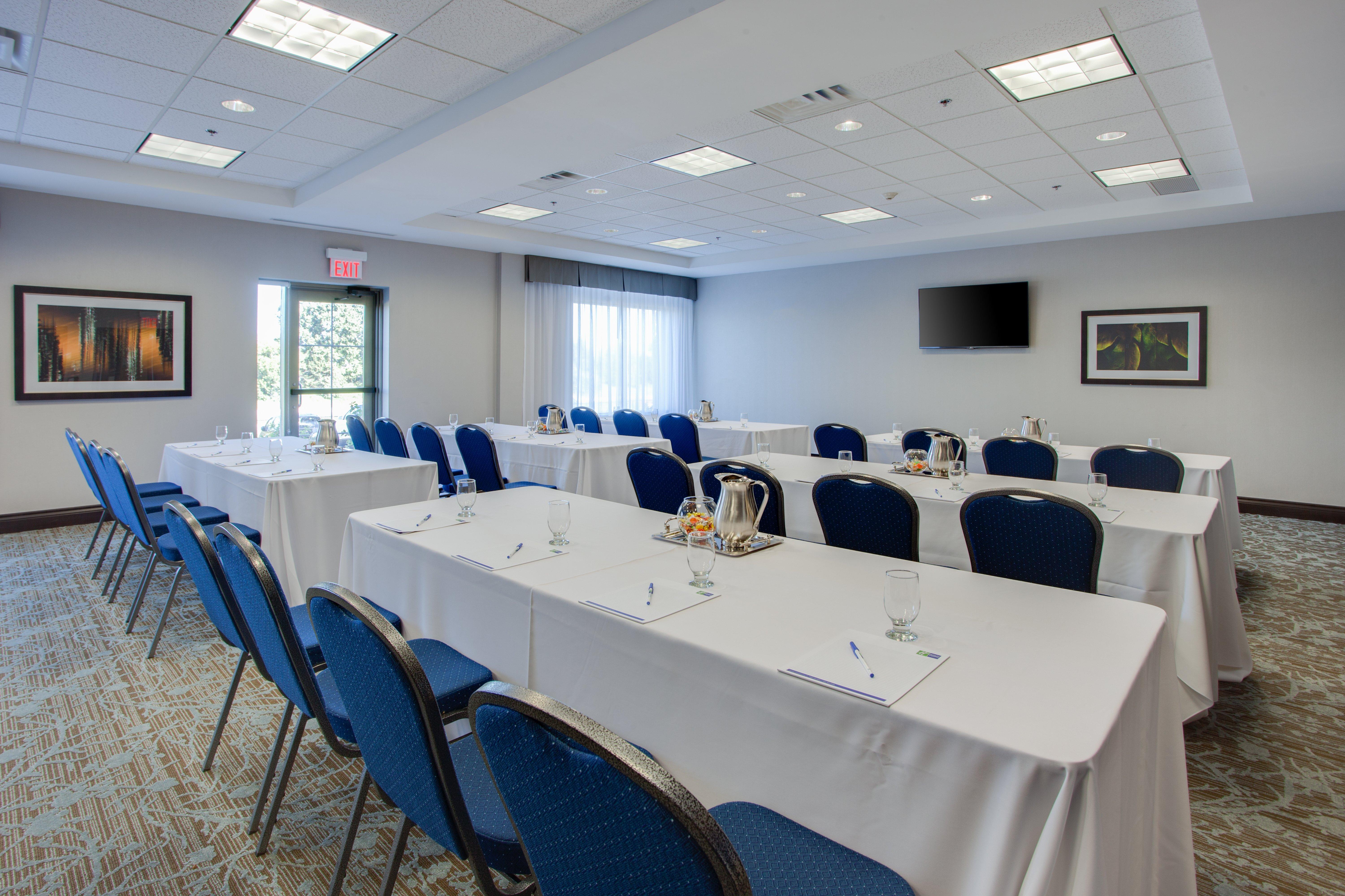 Holiday Inn Express & Suites Ottawa East-Orleans By Ihg Buitenkant foto