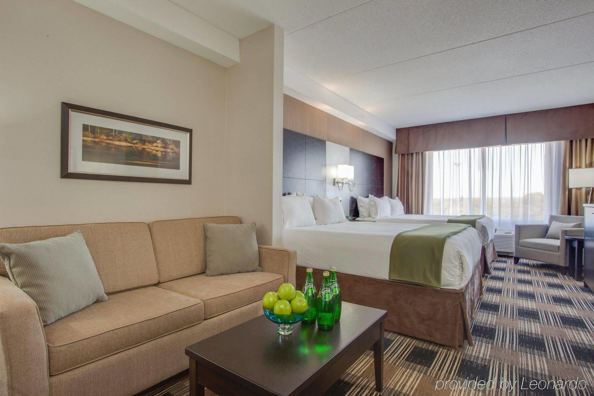 Holiday Inn Express & Suites Ottawa East-Orleans By Ihg Buitenkant foto